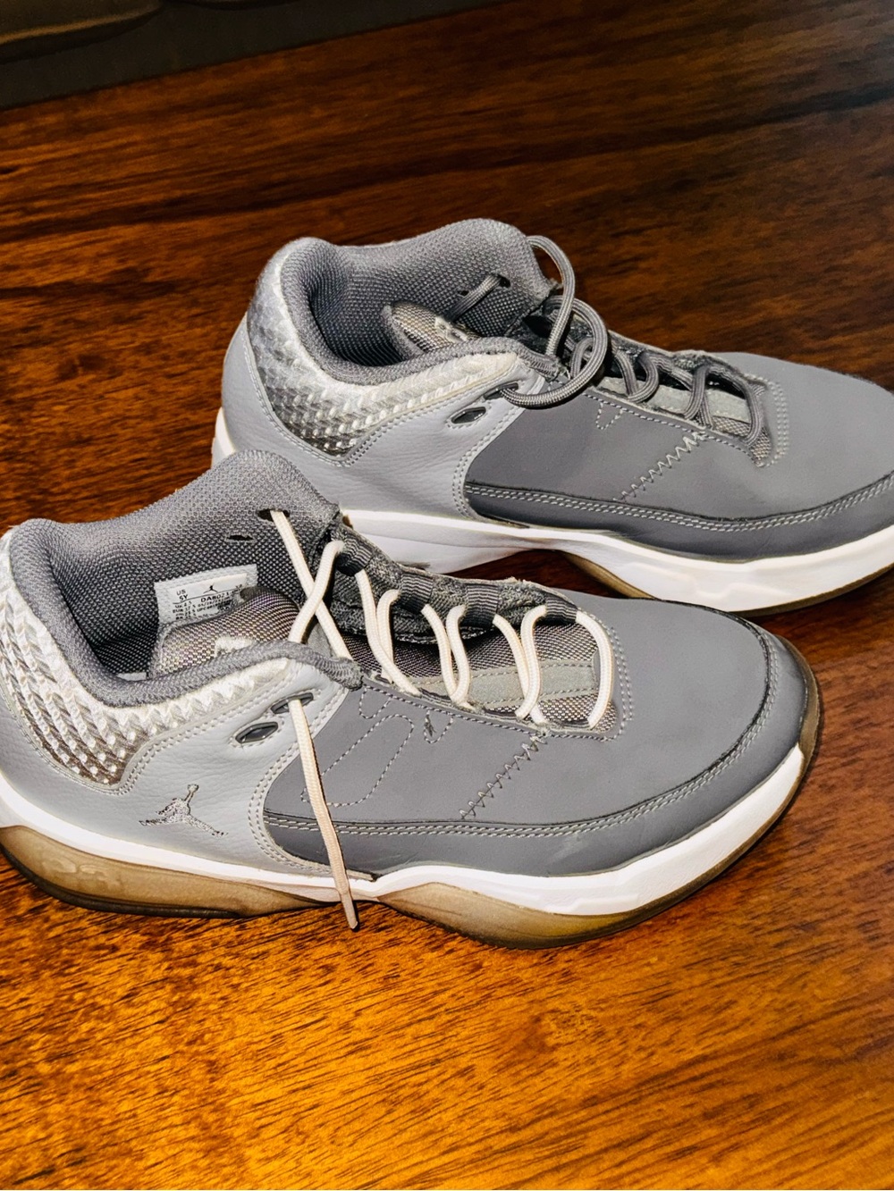 Nike Air Jordan Max Aura 3 Gray Youth Size 5Y Sneakers